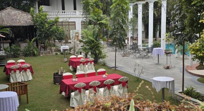 Club Denovo Otel Butwal Dış mekan fotoğraf