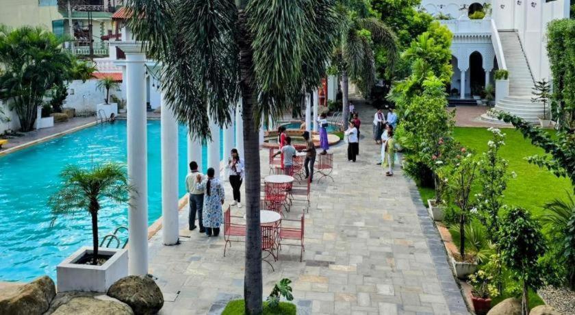 Club Denovo Otel Butwal Dış mekan fotoğraf