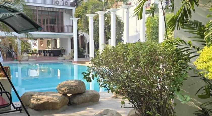 Club Denovo Otel Butwal Dış mekan fotoğraf