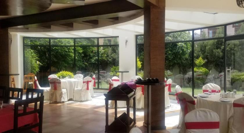Club Denovo Otel Butwal Dış mekan fotoğraf