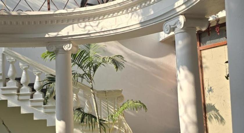 Club Denovo Otel Butwal Dış mekan fotoğraf