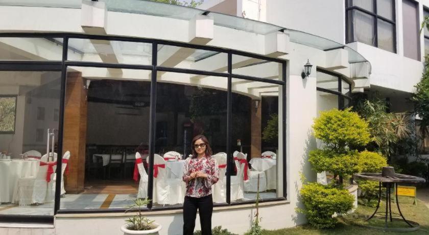 Club Denovo Otel Butwal Dış mekan fotoğraf